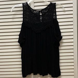 BLACK OFF THE SHOULDER WOMEN’S TOP